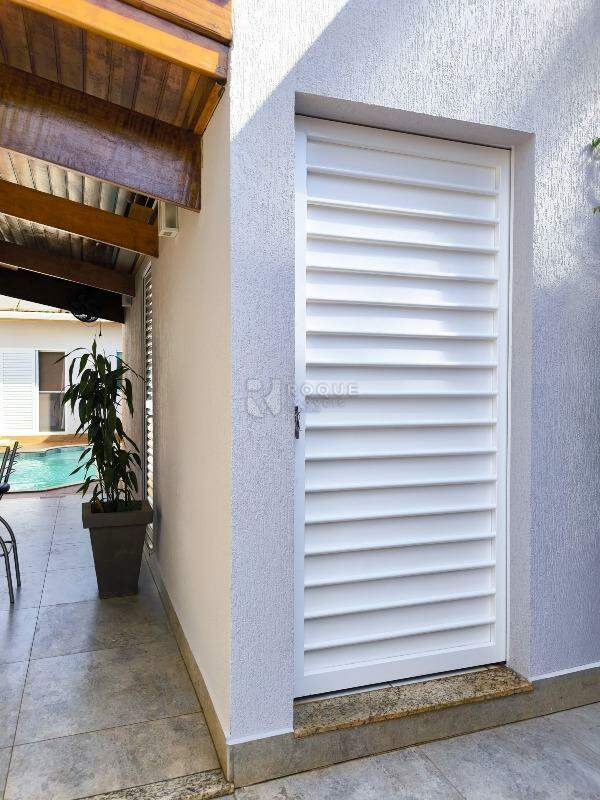 Casa em condomínio à venda no bairro Parque Residencial Roland: DEPÓSITO