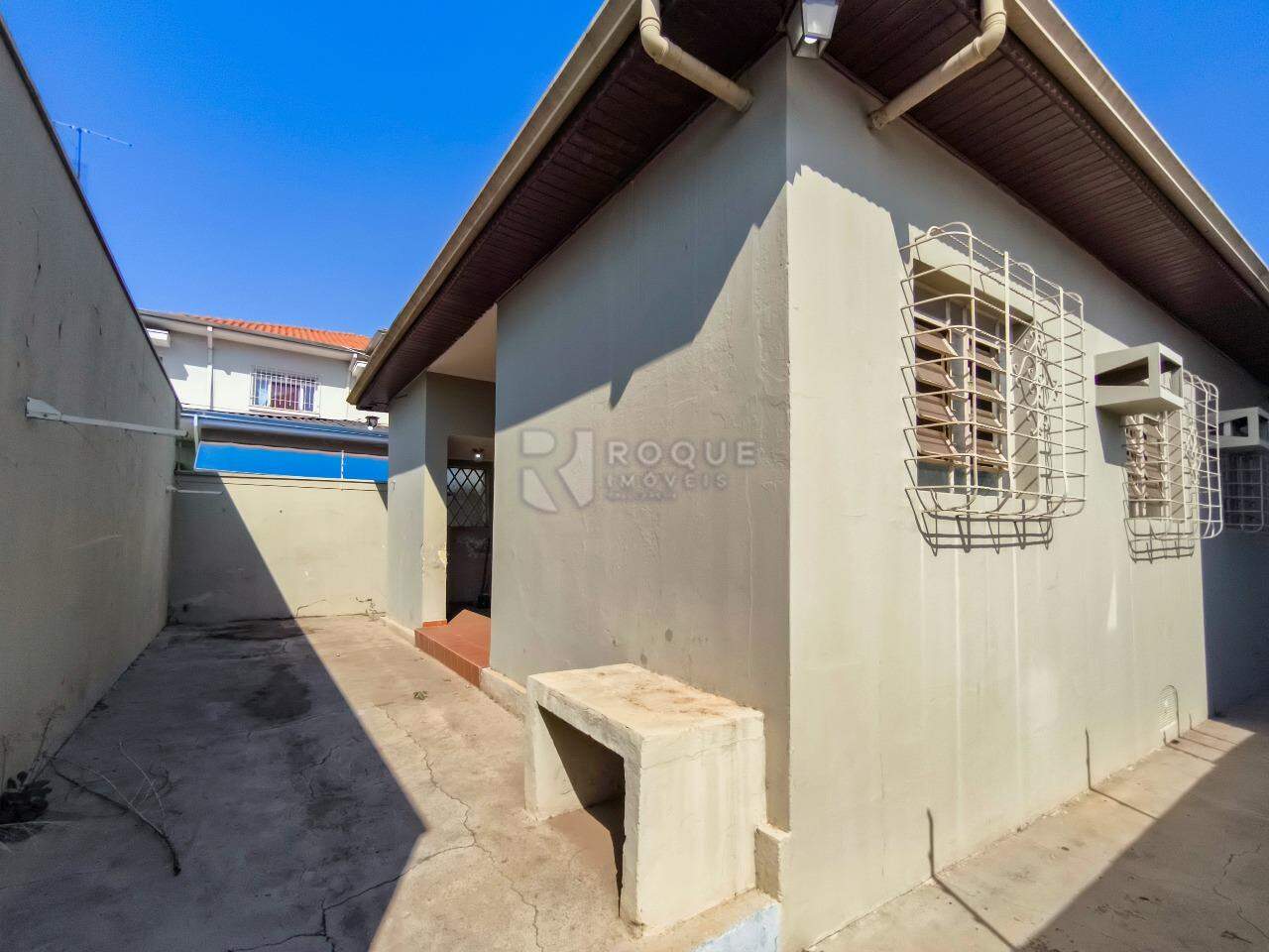 Casa Residencial à venda no bairro Centro: FUNDOS