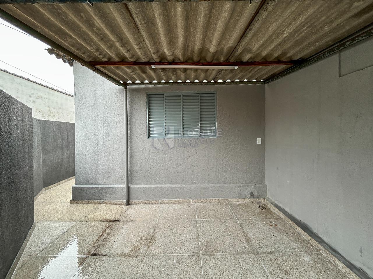 Casa Residencial para aluguel no bairro Jardim Residencial Dona Santina Paroli Peccinini: Garagem 