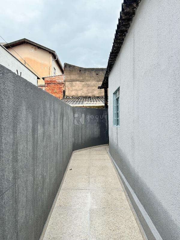 Casa Residencial para aluguel no bairro Jardim Residencial Dona Santina Paroli Peccinini: Corredor de acesso 