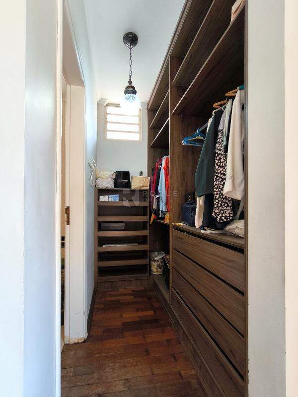 Casa Residencial à venda no bairro Centro: CLOSET