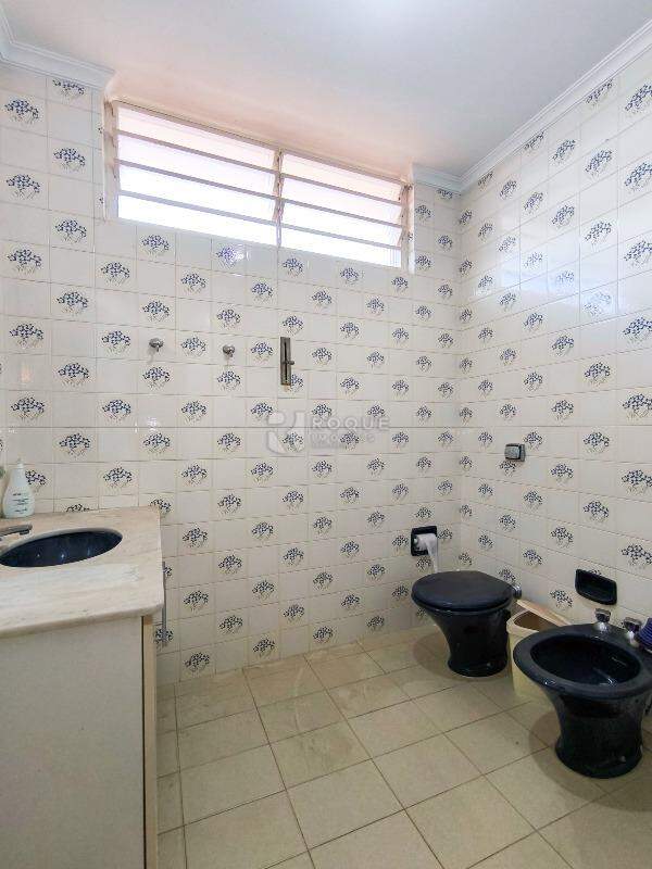 Casa Residencial à venda no bairro Centro: BANHEIRO SOCIAL