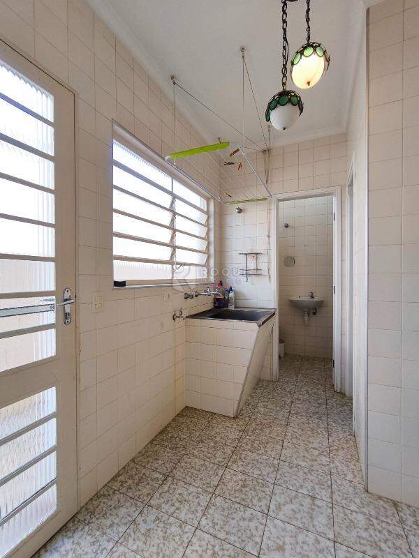 Casa Residencial à venda no bairro Centro: ÁREA DE SERVIÇO