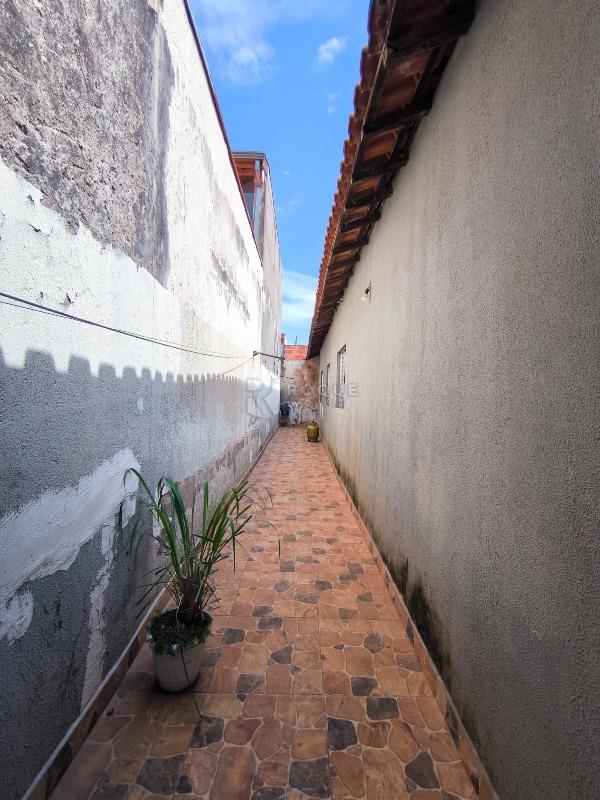 Casa em condomínio à venda no bairro Lagoa Nova: LATERAL EXTERNA