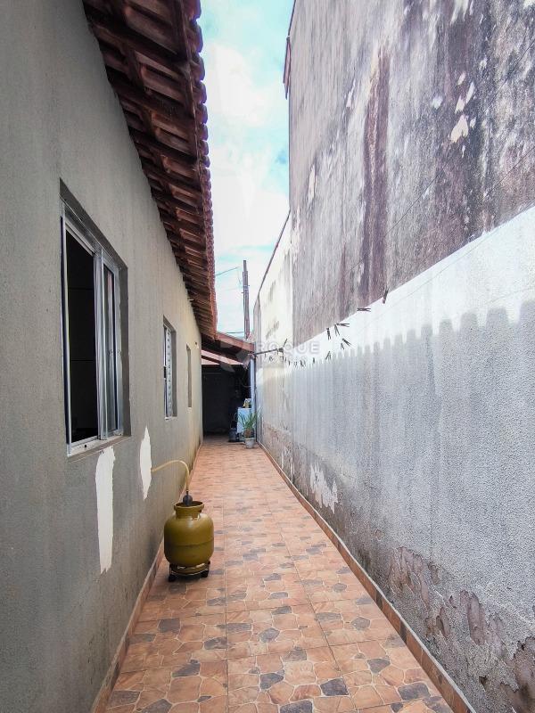 Casa em condomínio à venda no bairro Lagoa Nova: ÁREA DE VARAL