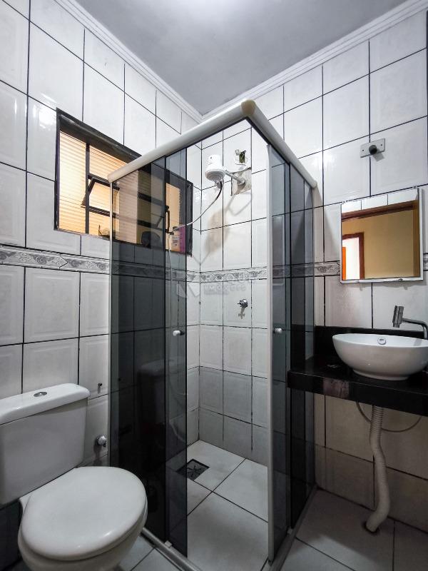 Casa em condomínio à venda no bairro Lagoa Nova: BANHEIRO SOCIAL