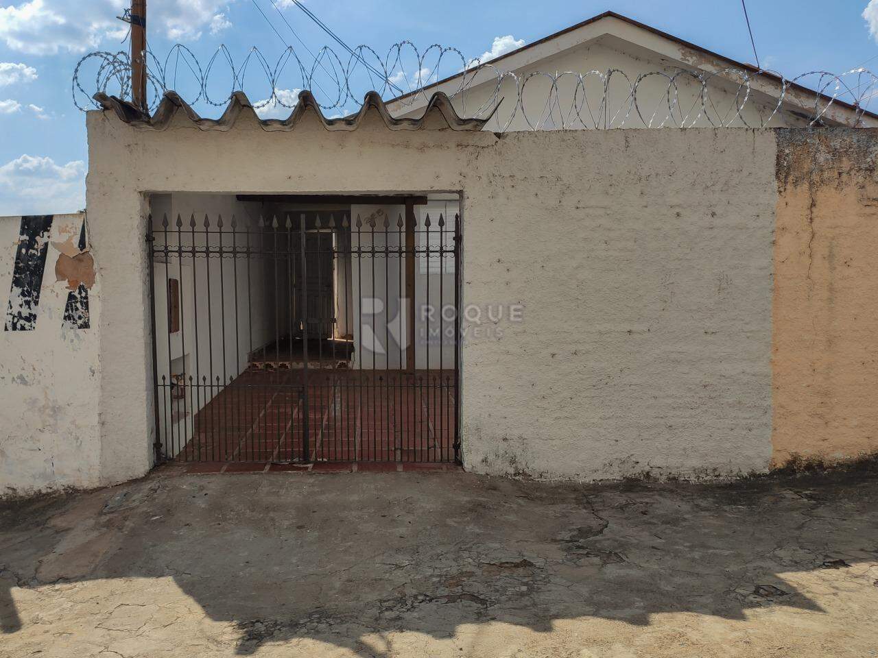 Casa Residencial para aluguel no bairro Vila Queiroz: Fachada 