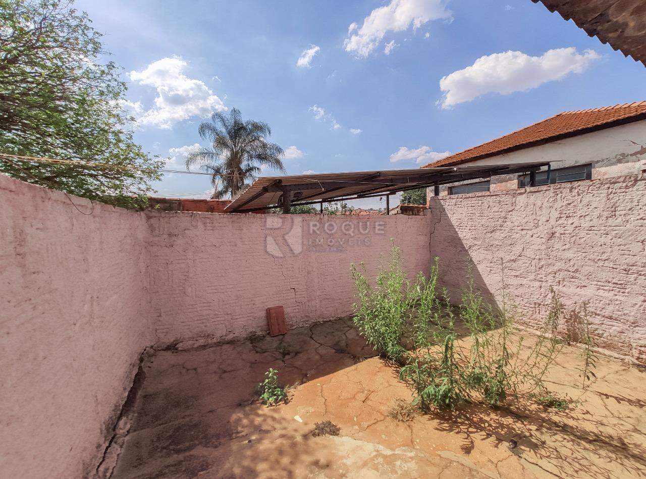 Casa Residencial para aluguel no bairro Vila Queiroz: Fundo 