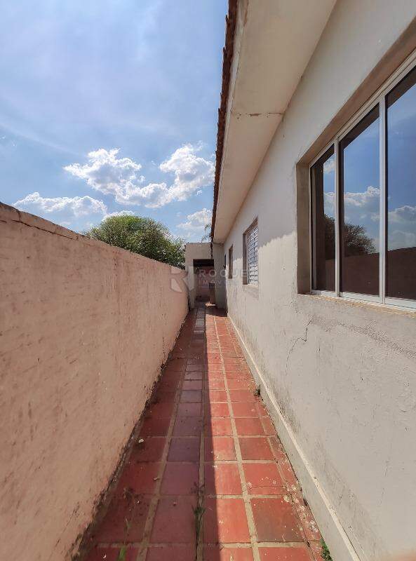 Casa Residencial para aluguel no bairro Vila Queiroz: Corredor 