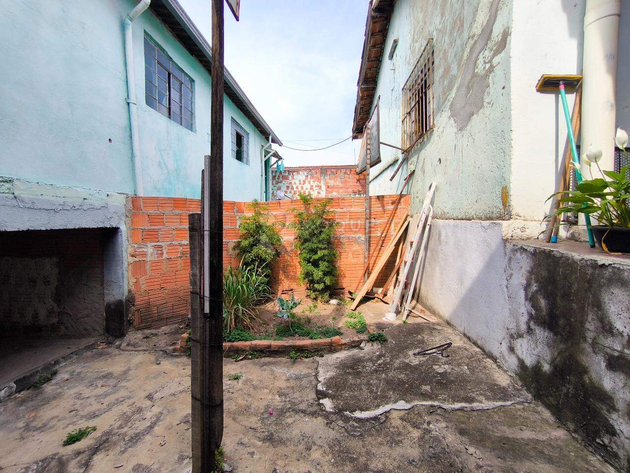 Casa Residencial à venda no bairro Jardim Presidente Dutra: QUINTAL CASA A