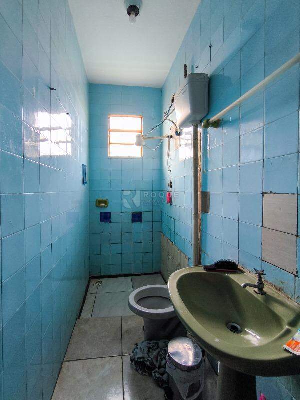 Casa Residencial à venda no bairro Jardim Presidente Dutra: BANHEIRO SOCIAL CASA A
