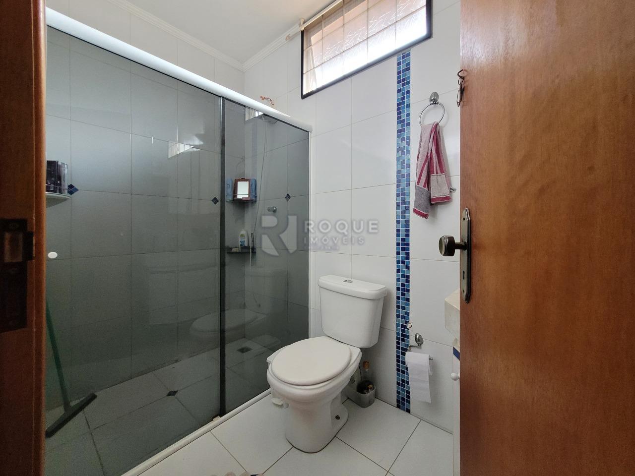 Casa Residencial à venda no bairro Jardim Santa Adélia: BANHEIRO SUÍTE