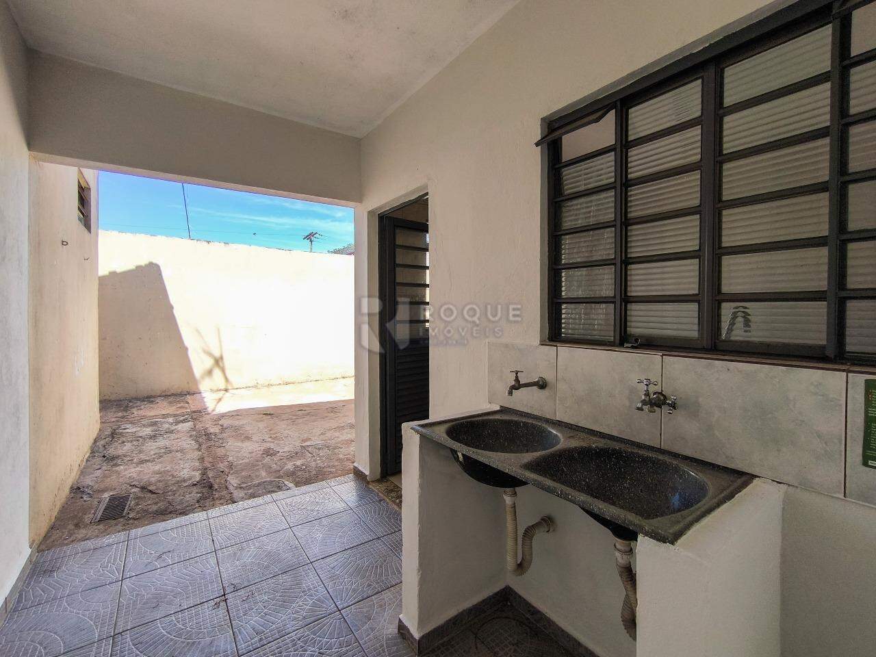 Casa Residencial para aluguel no bairro Jardim Vista Alegre: LAVANDERIA