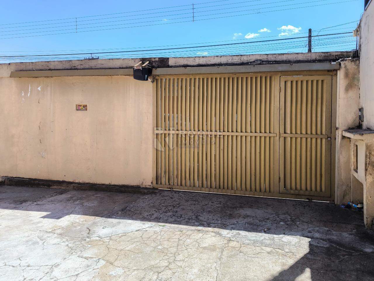 Casa Residencial para aluguel no bairro Jardim Vista Alegre: PORTÃO ELETRÔNICO