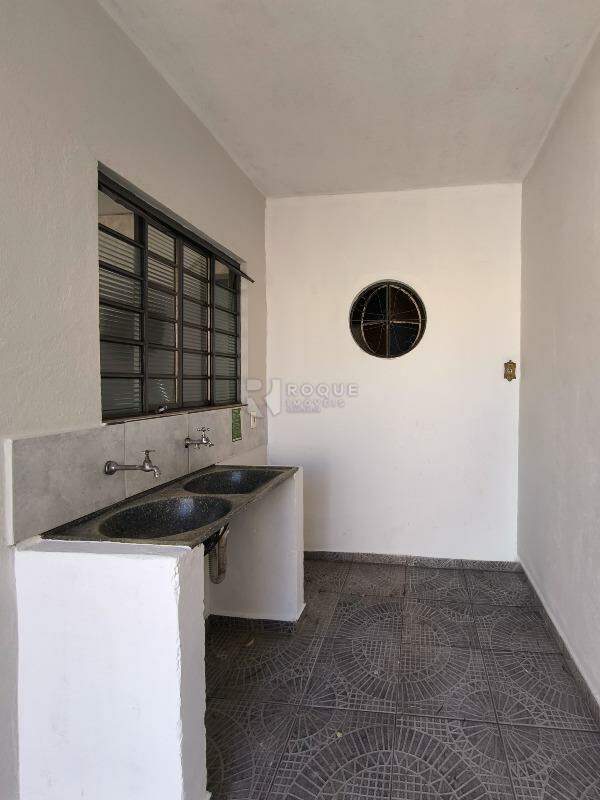 Casa Residencial para aluguel no bairro Jardim Vista Alegre: LAVANDERIA