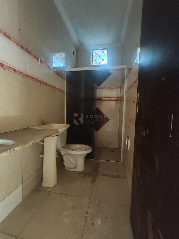 Casa com salão à venda no bairro Parque Residencial Aeroporto: BANHEIRO SOCIAL - TERREO