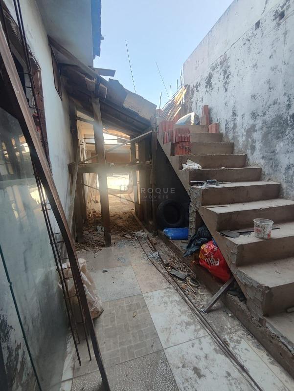 Casa com salão à venda no bairro Parque Residencial Aeroporto: ESCADA ACESSO SUPERIOR