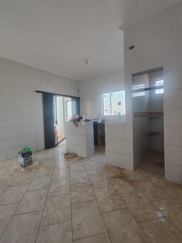 Casa com salão à venda no bairro Parque Residencial Aeroporto: COZINHA - SUPERIOR / VISTA