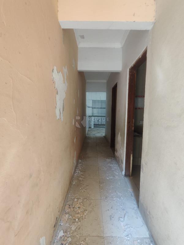 Casa com salão à venda no bairro Parque Residencial Aeroporto: CORREDOR - TERREO