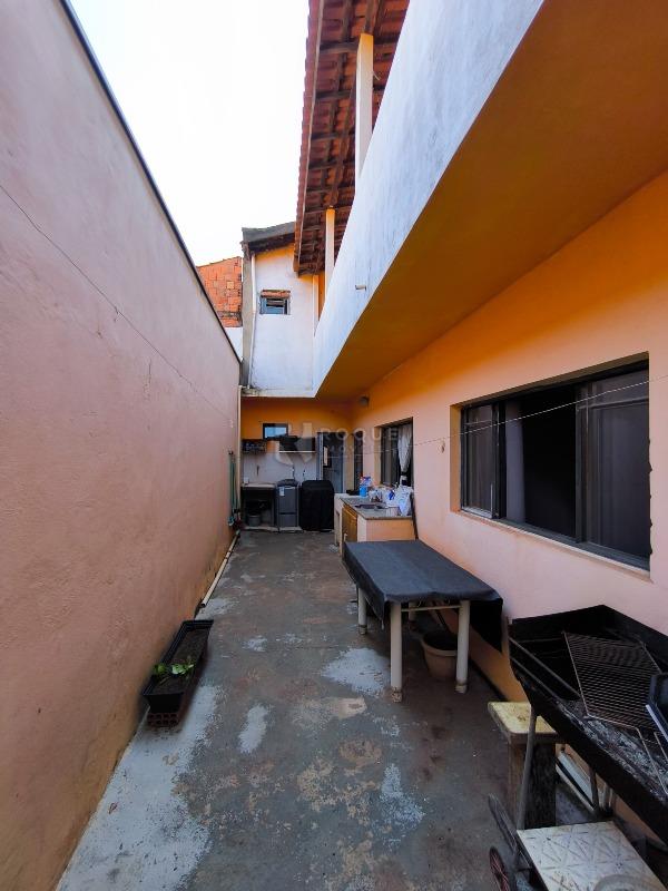 Casa Residencial à venda no bairro Jardim Campo Belo: ÁREA DE SERVIÇO