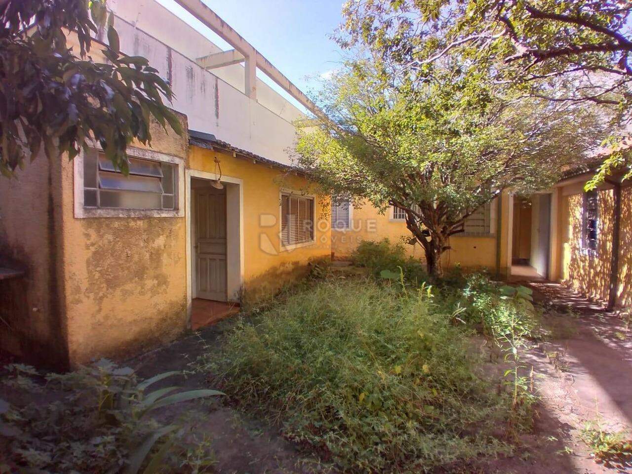 Casa Comercial à venda no bairro Centro: quintal