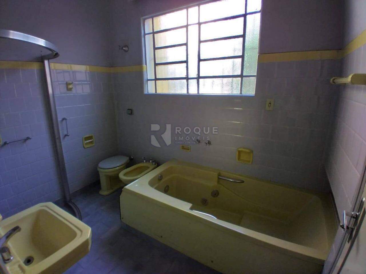 Casa Comercial à venda no bairro Centro: banheiro 1