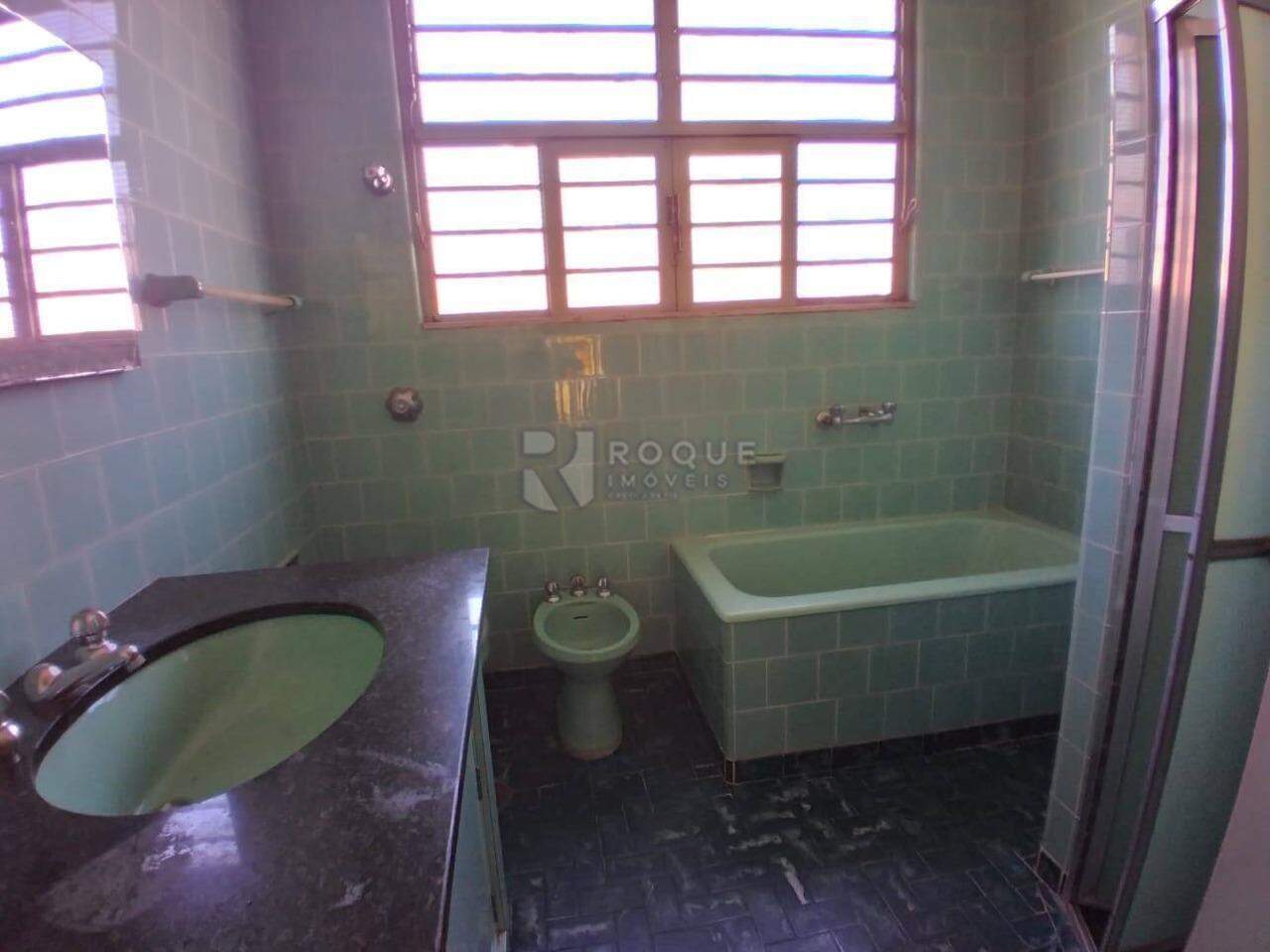 Casa Comercial à venda no bairro Centro: banheiro 3