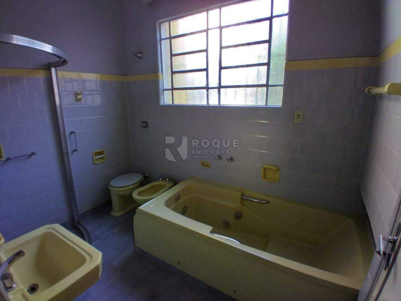 Casa Comercial à venda no bairro Centro: banheiro 1