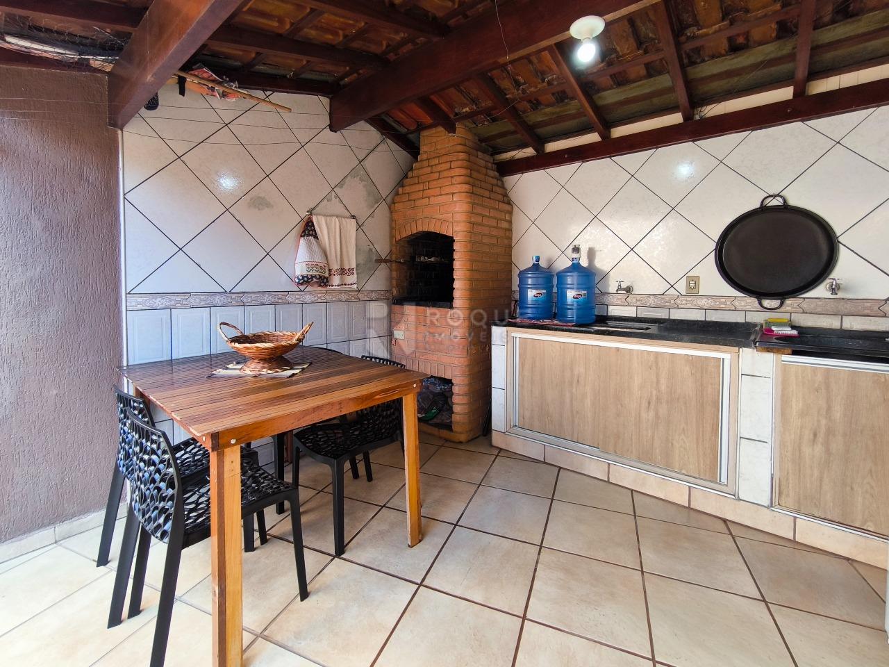 Casa Residencial à venda no bairro Jardim Gustavo Peccinini: CHURRASQUEIRA