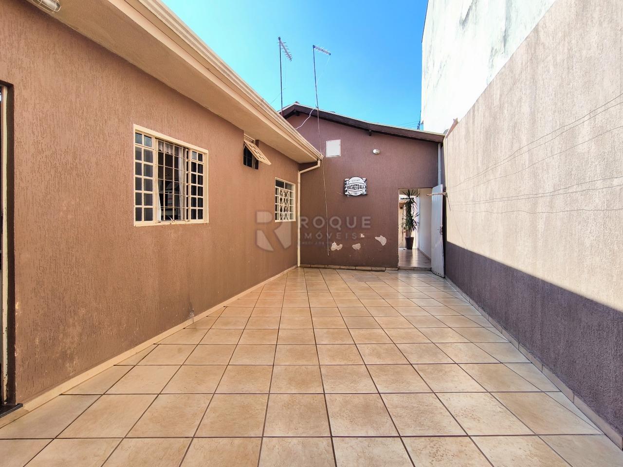 Casa Residencial à venda no bairro Jardim Gustavo Peccinini: ÁREA EXTERNA