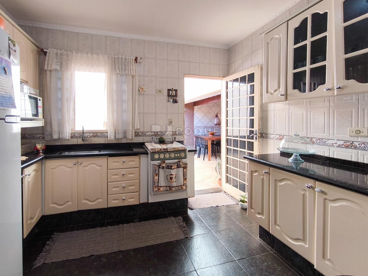 Casa Residencial à venda no bairro Jardim Gustavo Peccinini: COZINHA