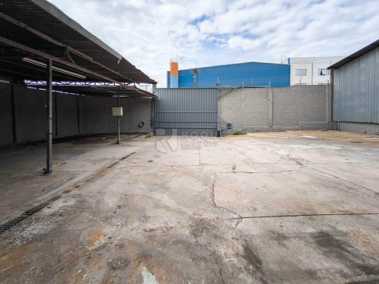 Barracão/Galpão à venda no bairro Jardim Olga Veroni: ÁREA EXTERNA