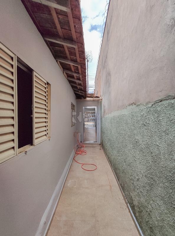 Casa Residencial para aluguel no bairro Vila Claudia: Corredor 