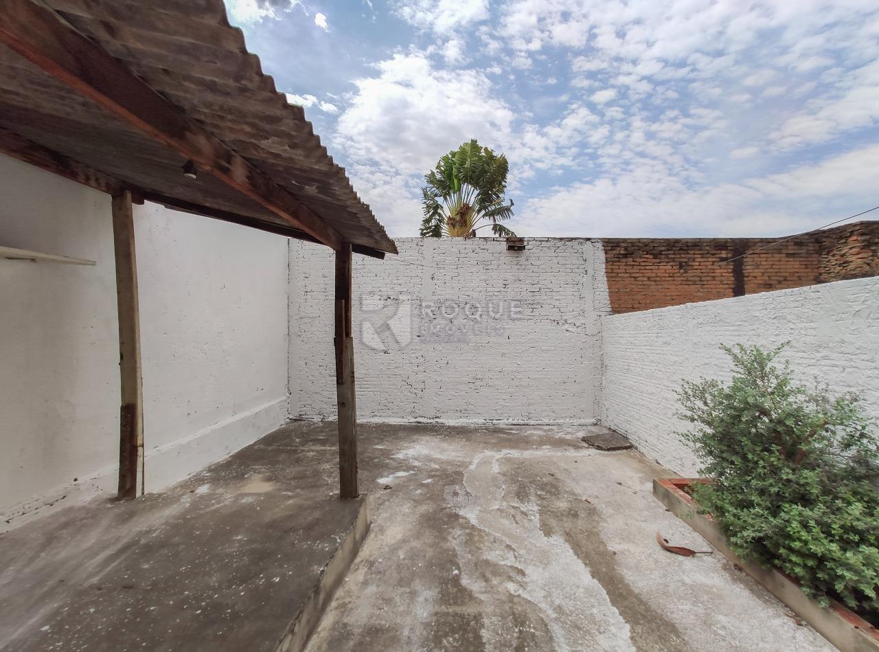 Casa Residencial para aluguel no bairro Vila Claudia: Fundo 