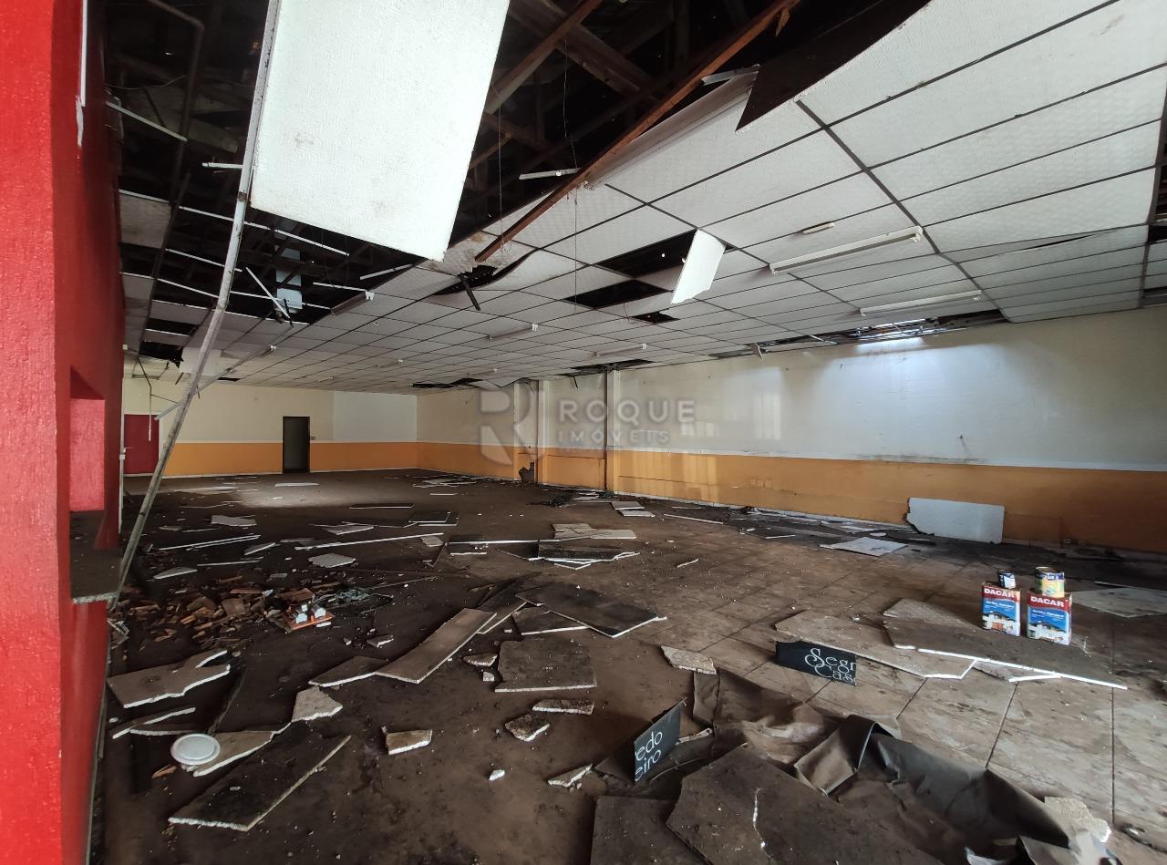 Barracão/Galpão à venda no bairro Centro: Salão