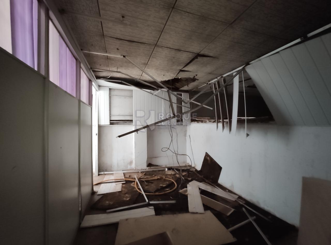 Barracão/Galpão à venda no bairro Centro: Sala
