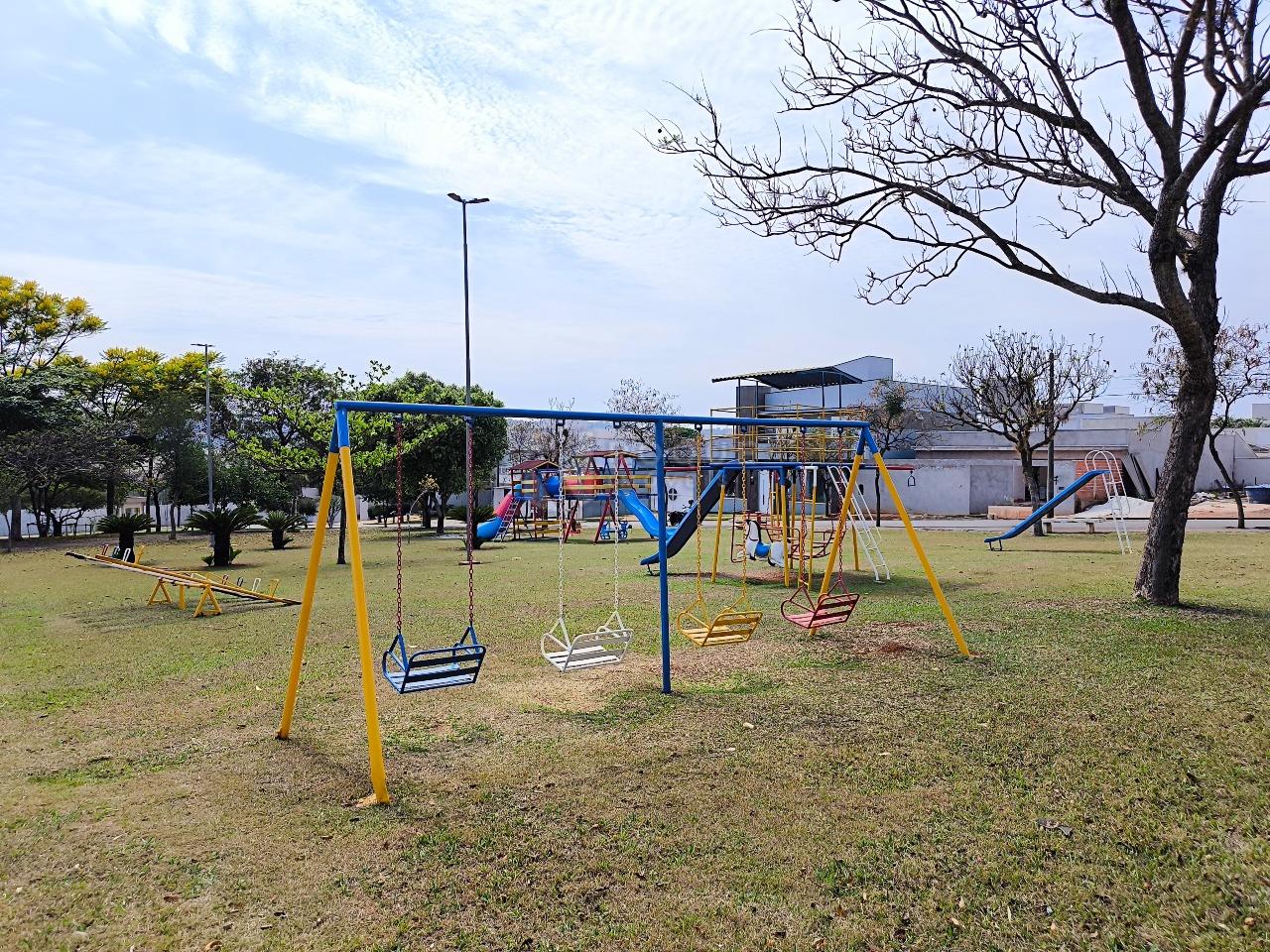 Terreno em condomínio à venda no bairro Residencial Jardim dos Ipês II: 