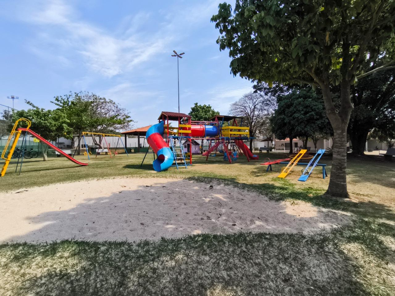 Terreno em condomínio à venda no bairro Residencial Jardim dos Ipês II: 