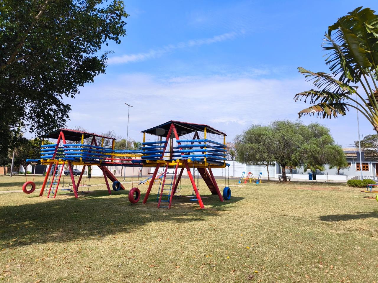 Terreno em condomínio à venda no bairro Residencial Jardim dos Ipês II: 