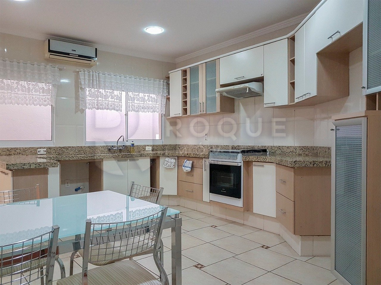 Casa em condomínio à venda no bairro Jardim Terras de Santa Elisa: 