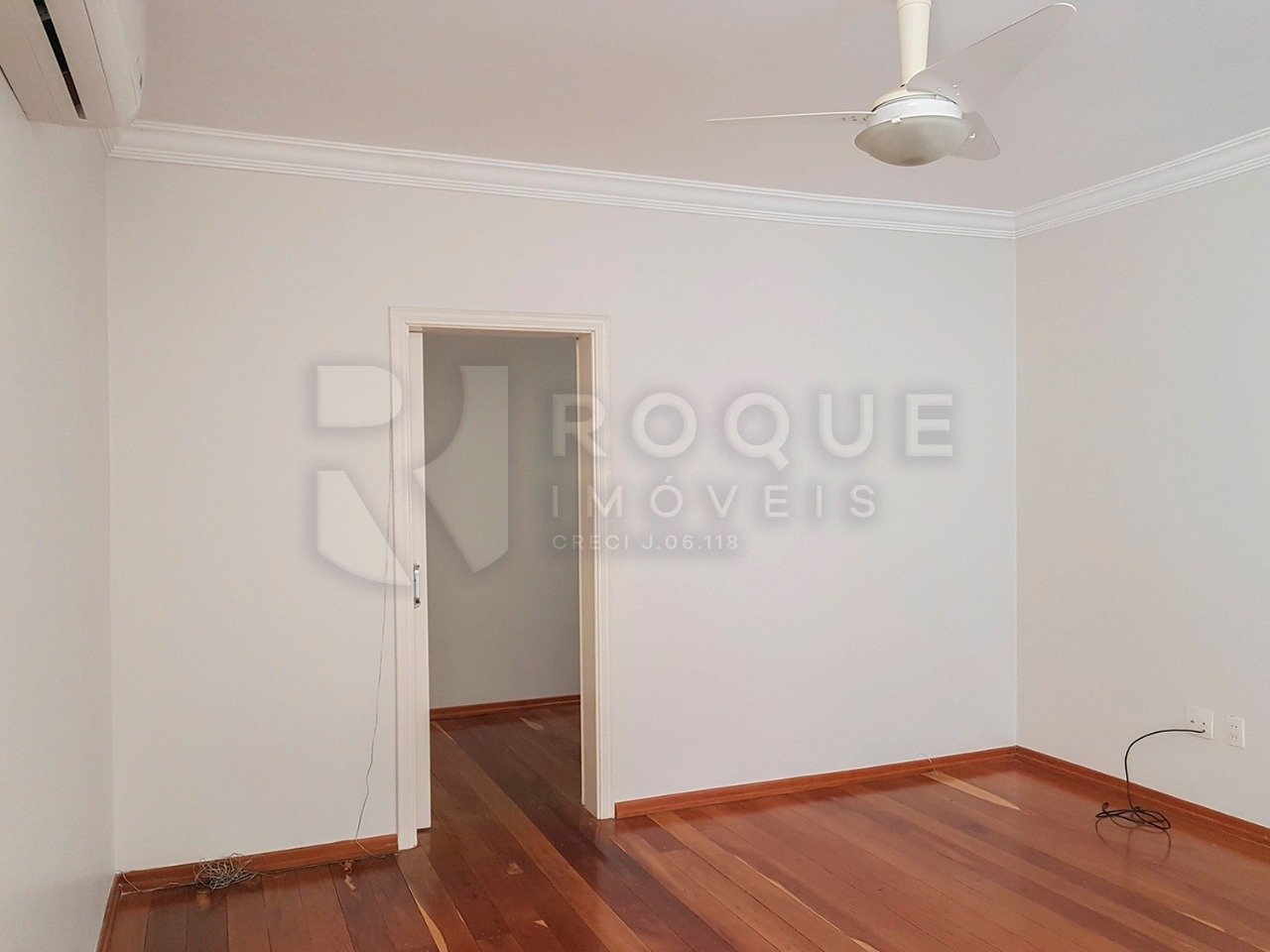 Casa em condomínio à venda no bairro Jardim Terras de Santa Elisa: 