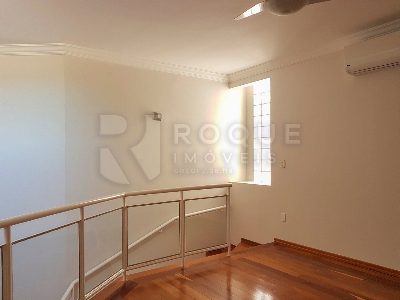 Casa em condomínio à venda no bairro Jardim Terras de Santa Elisa: 