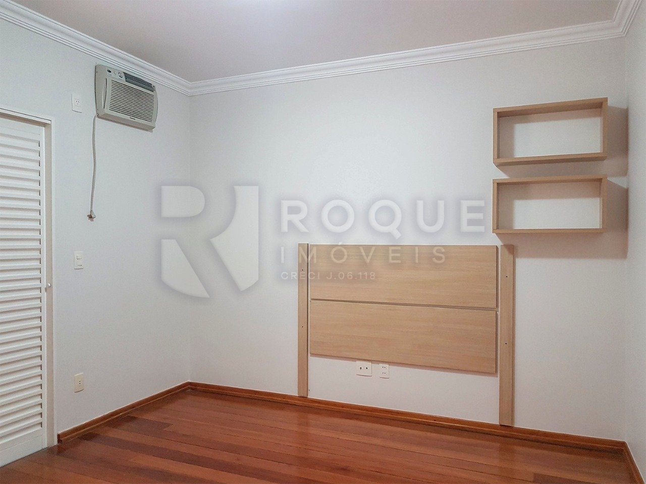 Casa em condomínio à venda no bairro Jardim Terras de Santa Elisa: 