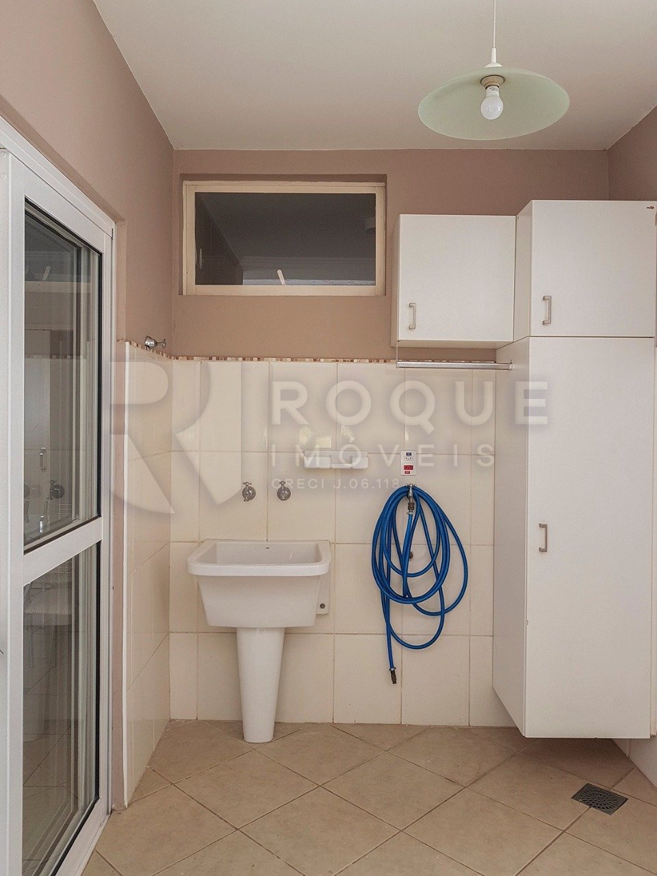 Casa em condomínio à venda no bairro Jardim Terras de Santa Elisa: 