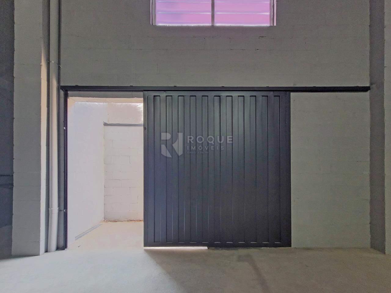 Barracão/Galpão para aluguel no bairro Jardim Porto Real II: PORTA LATERAL