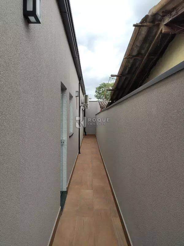 Casa Residencial à venda no bairro Jardim Morro Azul: Corredor Lateral