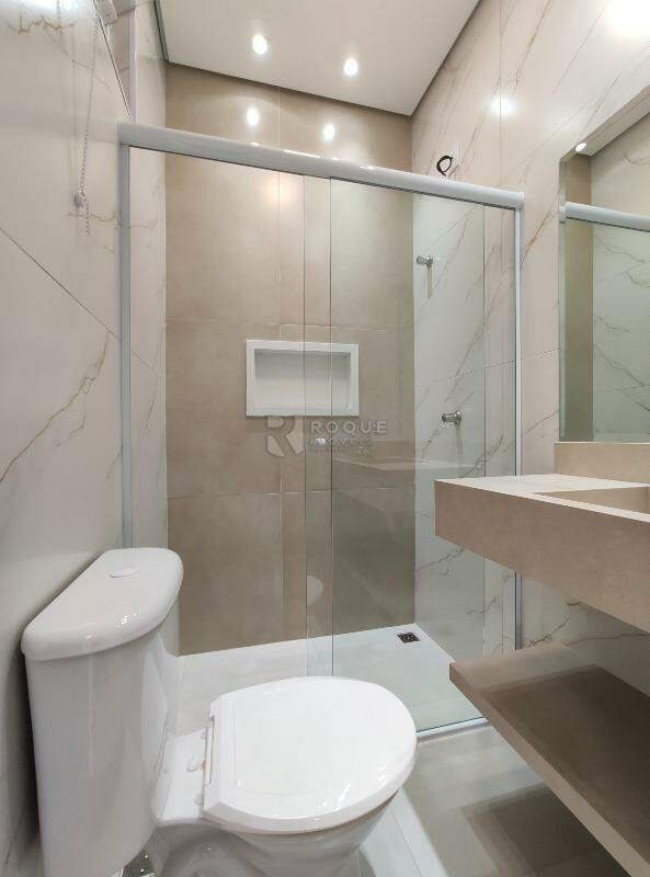Casa Residencial à venda no bairro Jardim Morro Azul: WC suíte 
