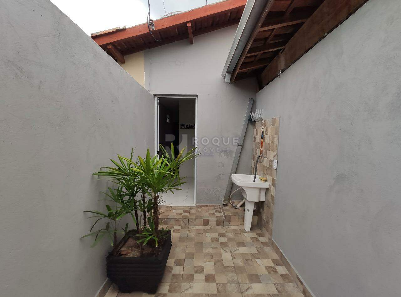 Casa Residencial para aluguel no bairro Parque Nossa Senhora das Dores: Área de serviço / frente 