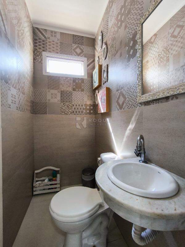 Casa em condomínio à venda no bairro Jardim Aquárius: LAVABO