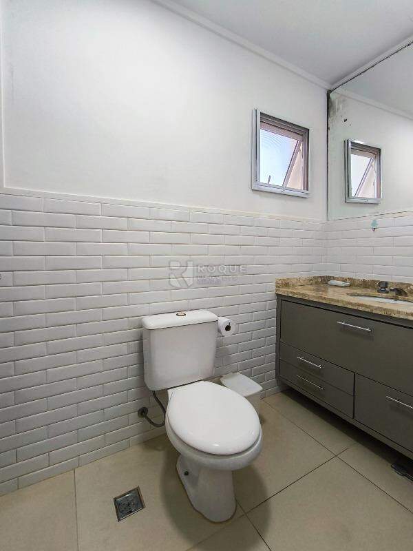 Casa em condomínio à venda no bairro Jardim Aquárius: WC SUÍTE